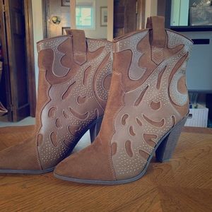 NWT- 3in cowboy boots